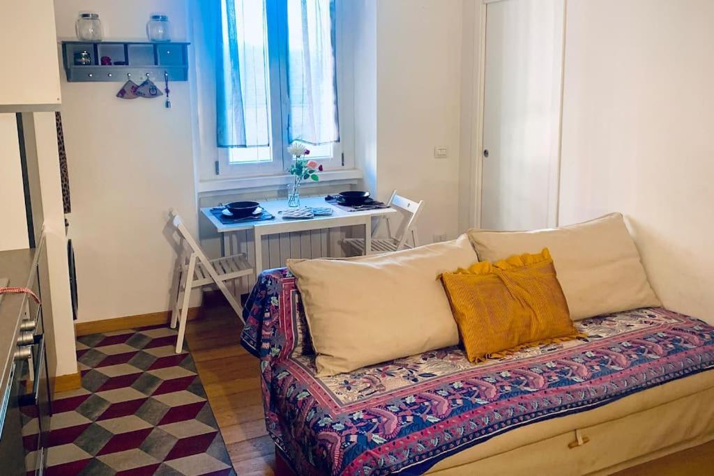 Ampola “flamingo” Appartement Milan
