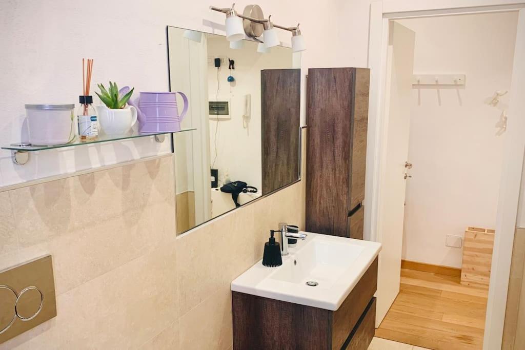 Ampola “flamingo” Appartement Milan